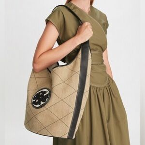 Tory Burch Quilted Linen Woven Double T Oversized bag in Natural /Black